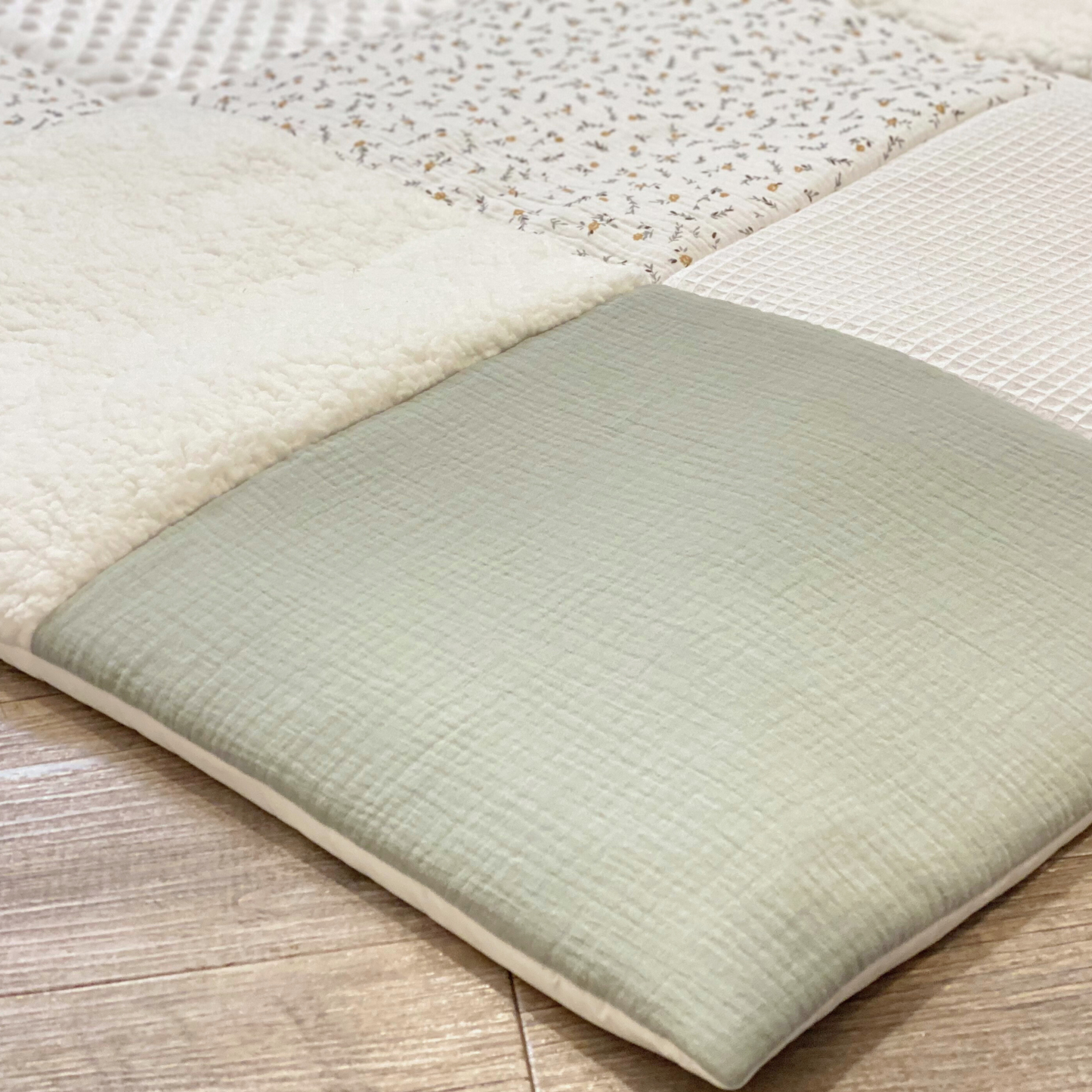 Tapis de jeux chambre bébé camel vert de gris