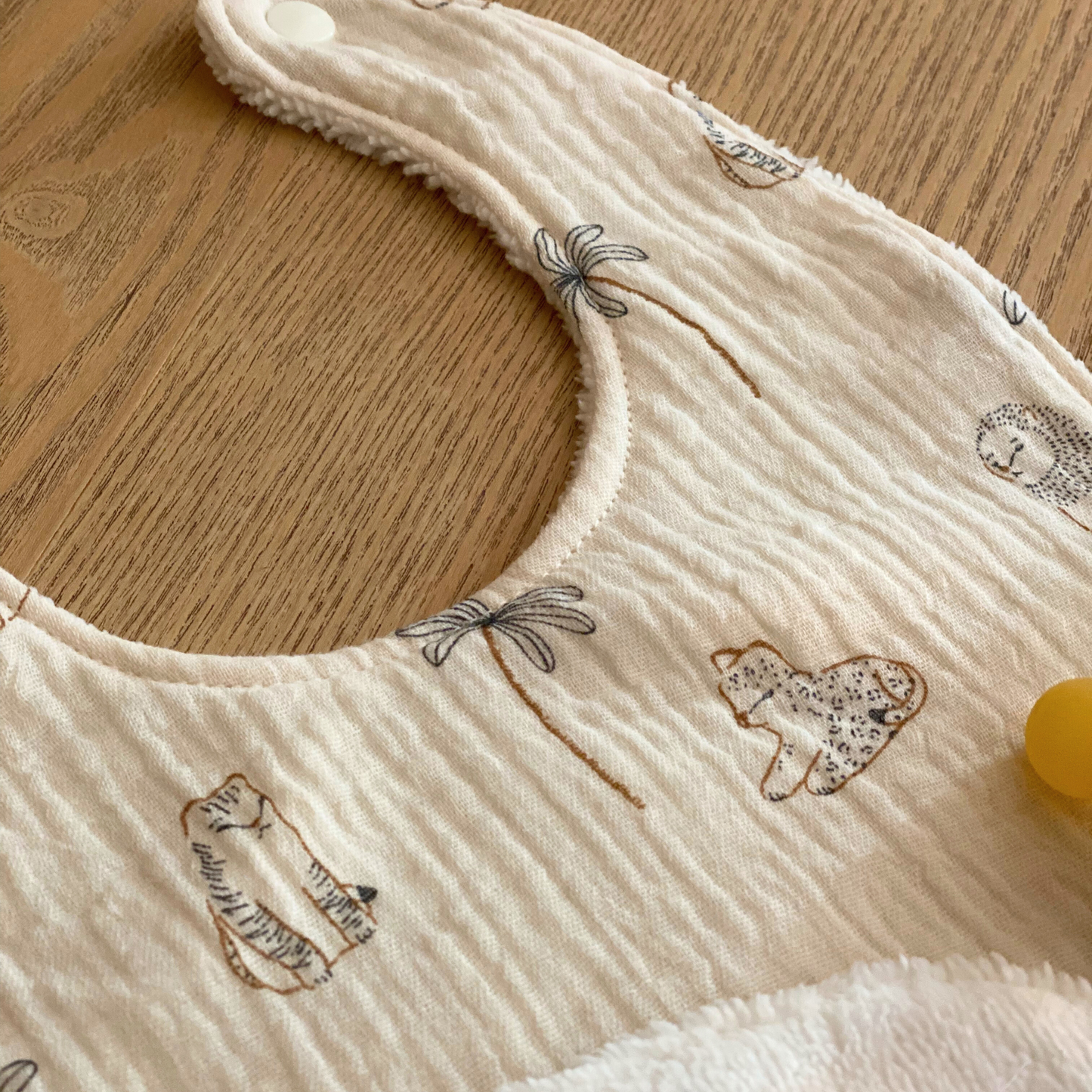 Bavoirs léopard animaux de la savane