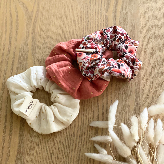 Chouchou pour cheveux écru et terracotta à fleurs