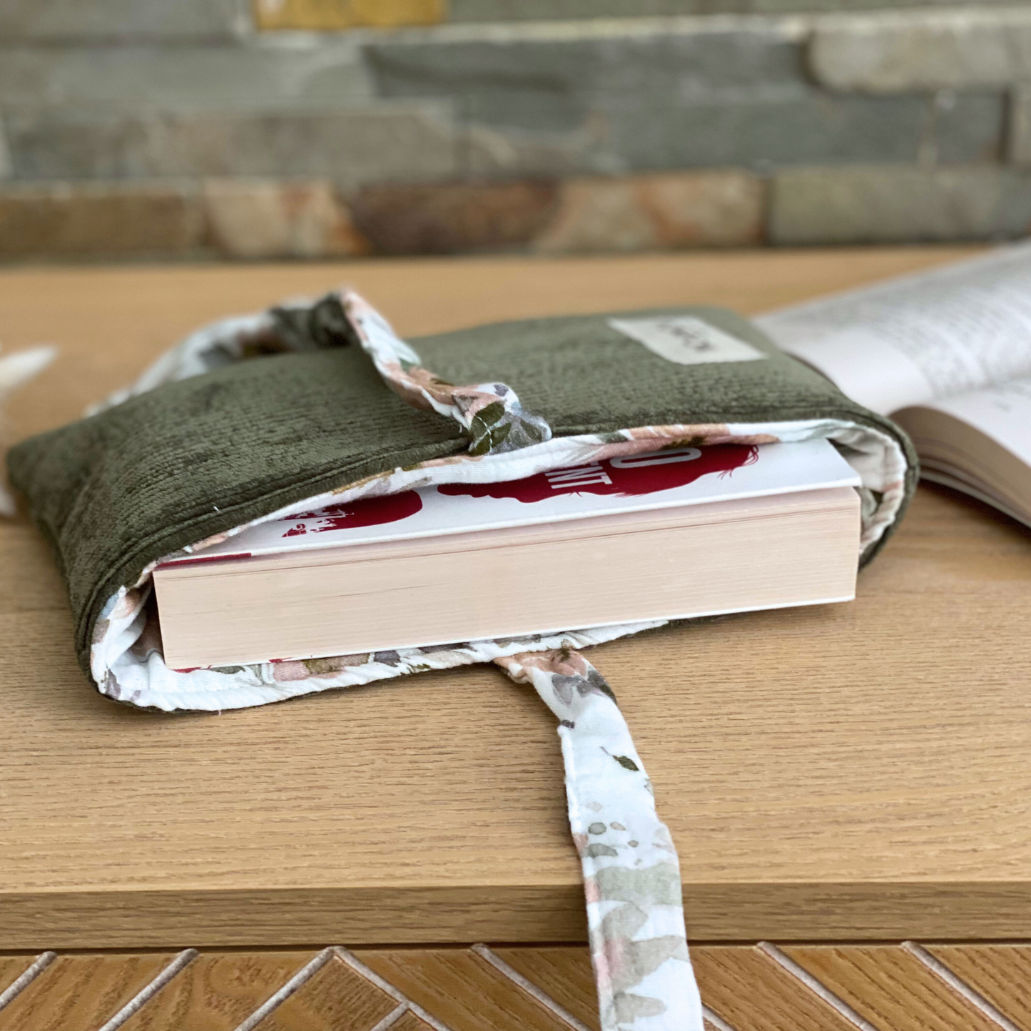 Housse pour livre de poche en velours vert kaki