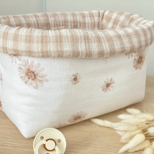 Paniers à couches et produit de soin bébé marguerite et vichy