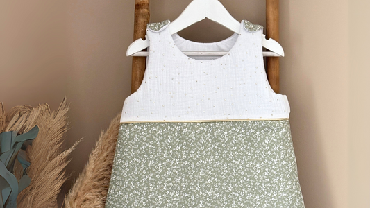 Gigoteuse vert sauge à fleurs blanches