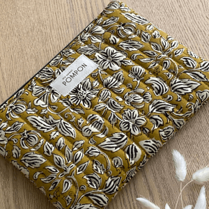 Trousse à maquillage matelassée motifs indiens noir moutarde