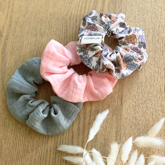 Chouchou pour cheveux rose et vert à fleurs