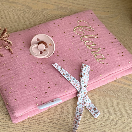 Protège carnet de santé rose personnalisé à fleurs