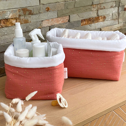 Panier à couches et produits de soin bébé terracotta pois dorés-couleur au choix