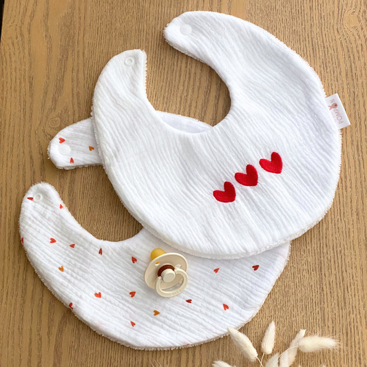 Bavoirs jolis coeurs rouge en gaze de coton