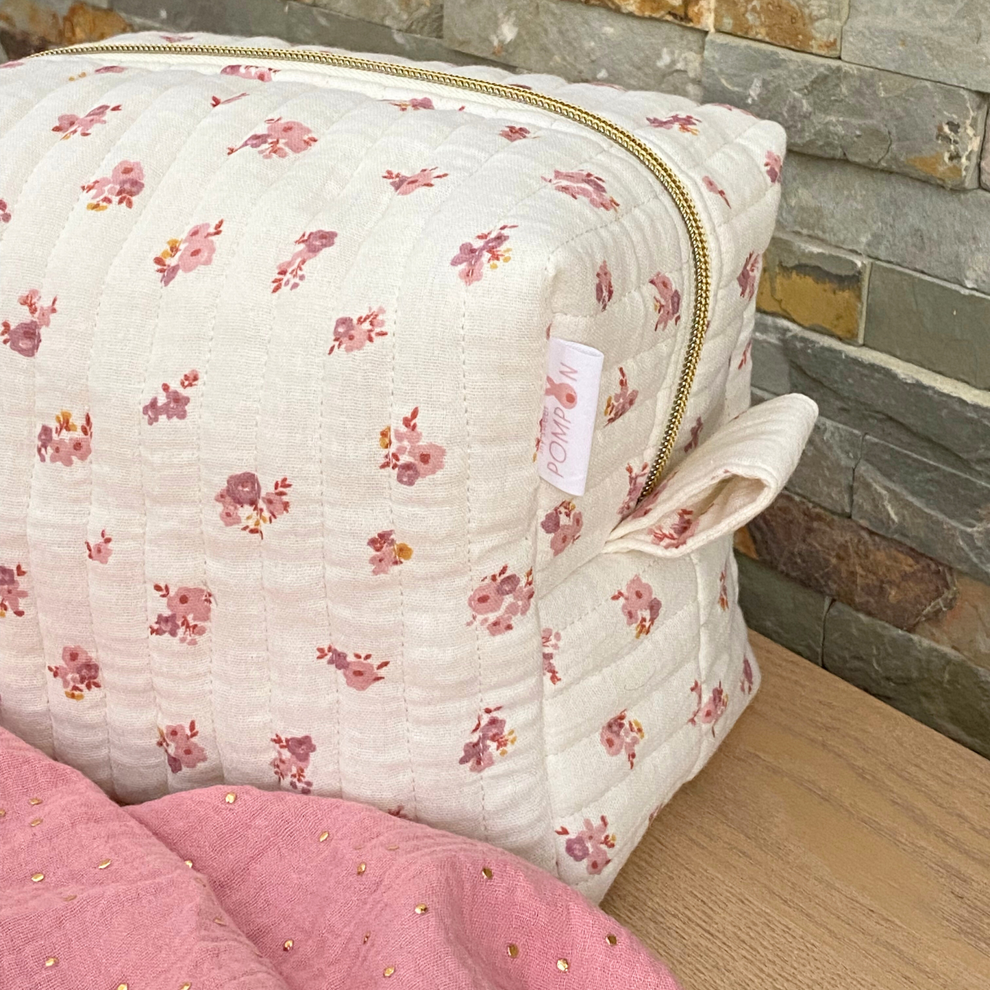 Trousse de toilette bébé écru et rose à fleurs