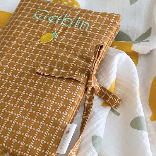 Protège carnet de sante personnalisé pour garçon avec broderie