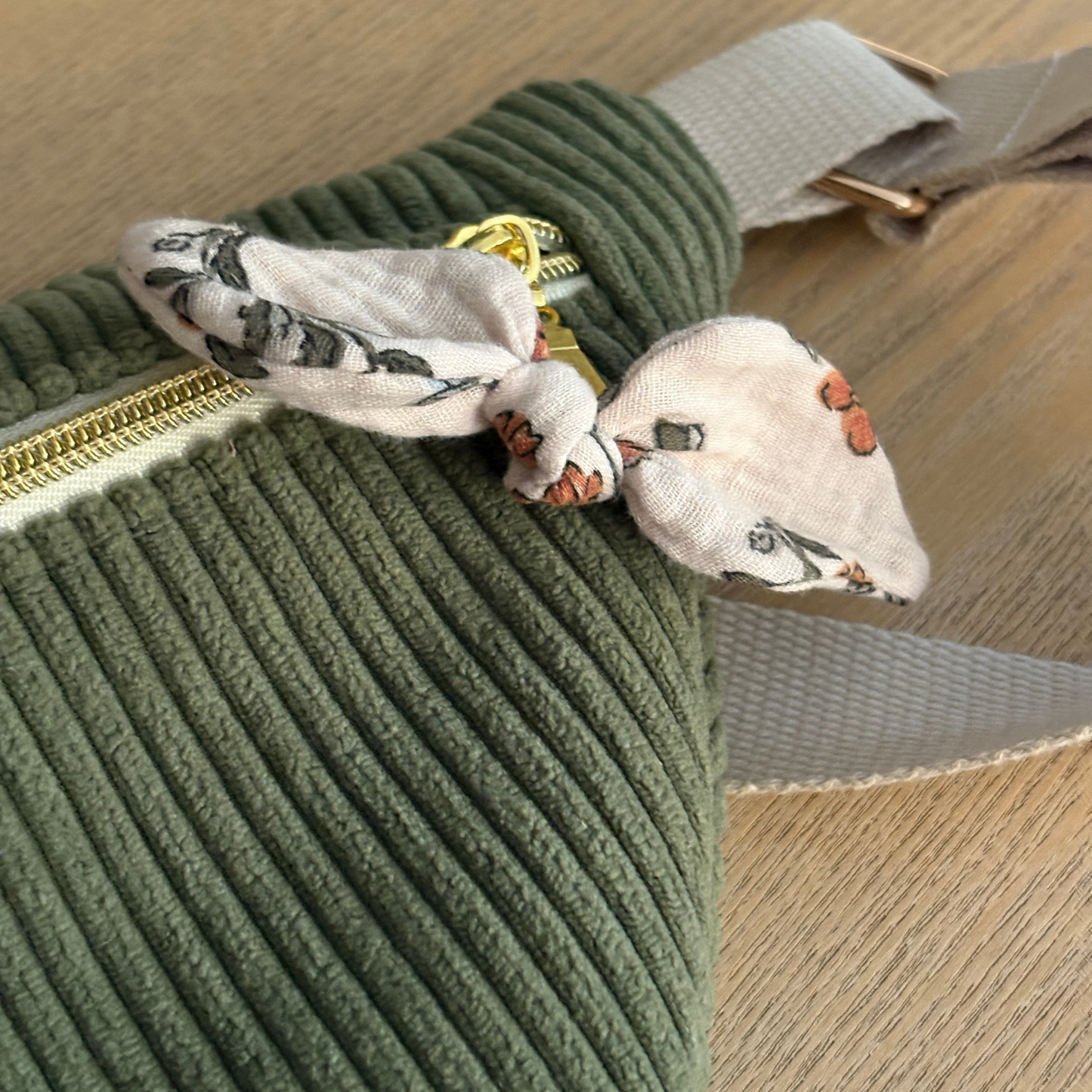 Sac banane femme velours vert kaki à fleurs