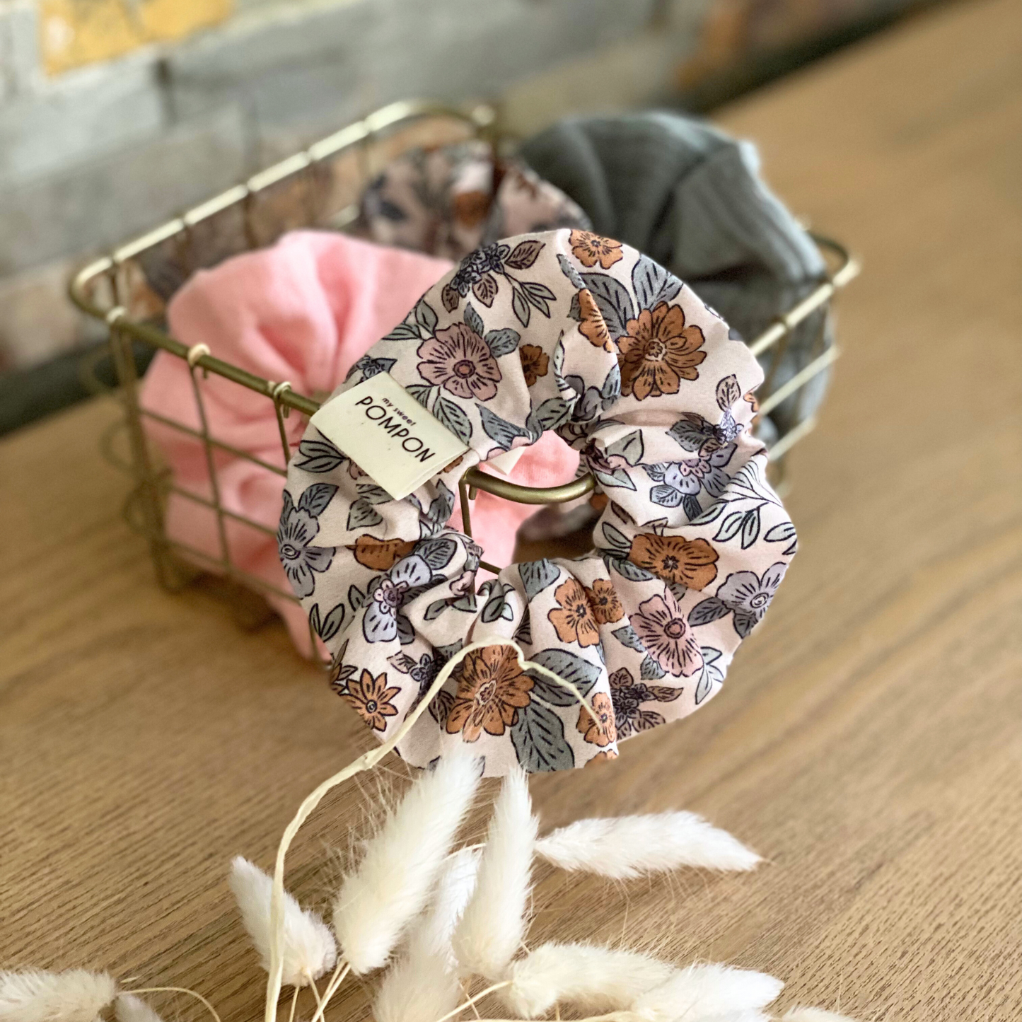 Chouchou pour cheveux rose et vert à fleurs