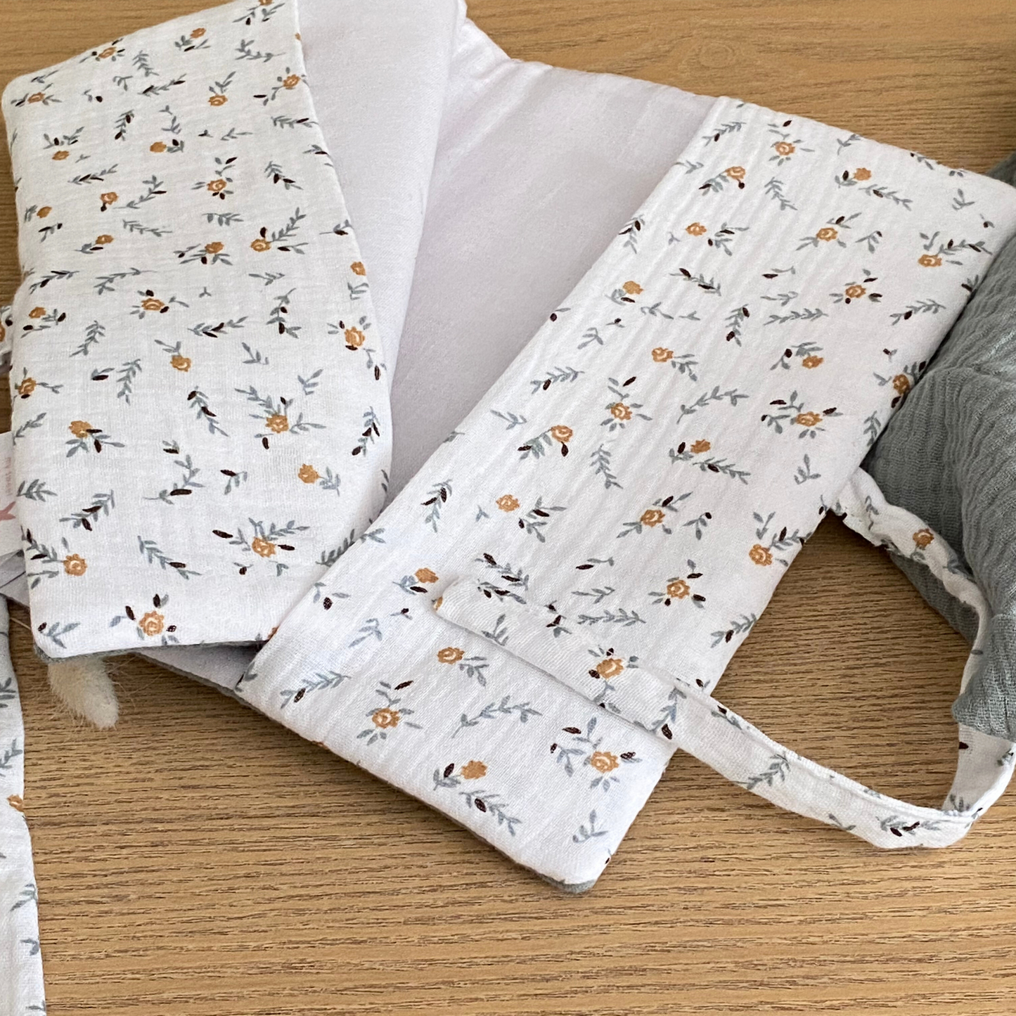 Protège carnet de santé personnalisé mixte vert de gris camel