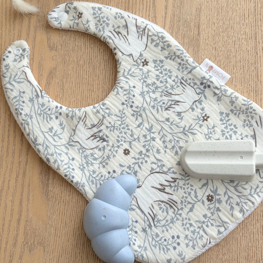 Grand bavoir bébé en gaze de coton écru et bleu