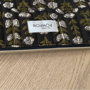 Trousse à maquillage matelassée motifs indiens noir et vert