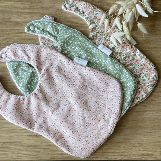 Bavoirs fleurs bébé fille