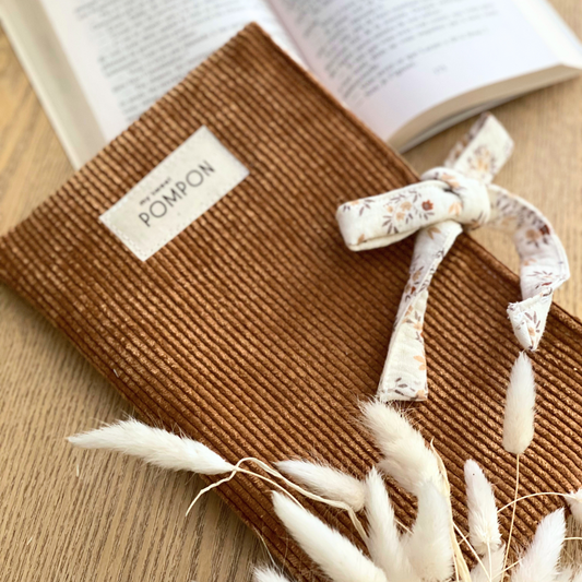 Housse pour livre de poche en velours camel Apolline
