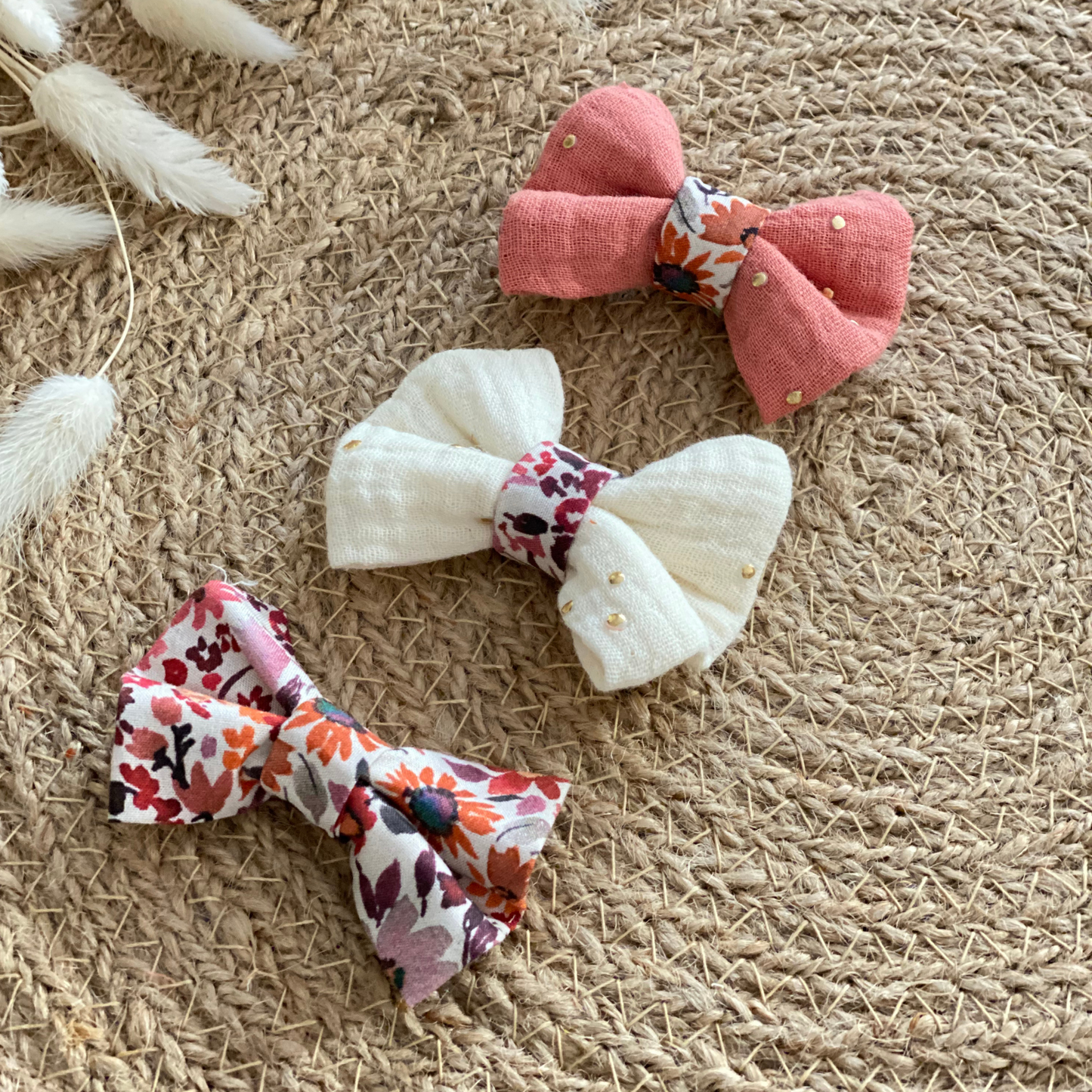 Porte barrettes en gaze de coton écru à pois dorés-Cadeau petite fille