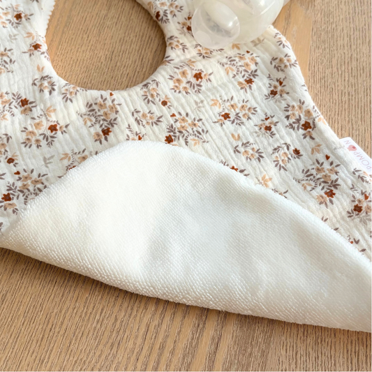 Bavoir bébé fille en gaze de coton à fleurs
