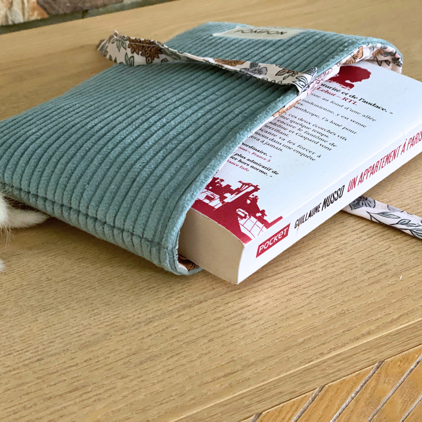 Housse pour livre de poche en velours vert d'eau Marion