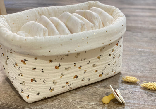 Paniers à couches et produit de soin bébé écru