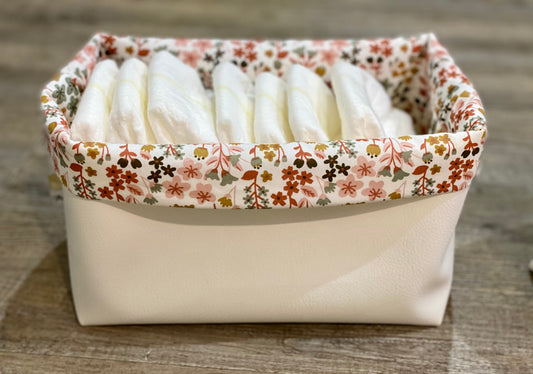 Paniers à couches et produit de soin bébé terracotta à fleurs