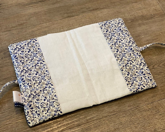 Protège carnet de santé personnalisable bébé fille fleurs bleues Collection Eloïse