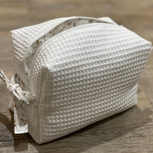 Trousse de toilette bébé gaze de coton fleurie camel et vert de gris pour sac à langer