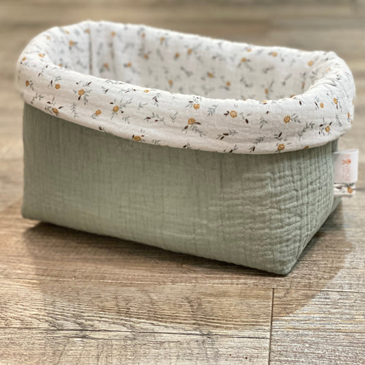 Paniers à couches et produit de soin bébé vert de gris et camel