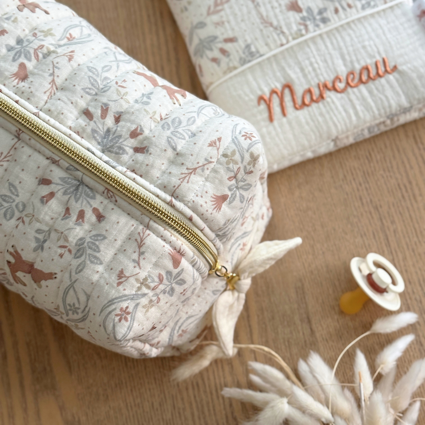 Trousse de toilette bébé gaze de coton écru lapins et oiseaux