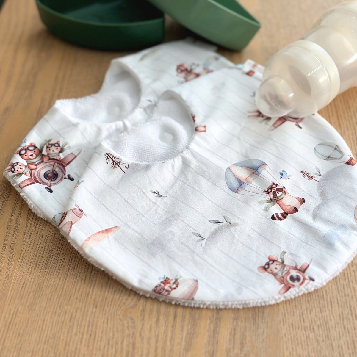 Bavoir naissance en coton blanc animaux aviateurs