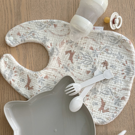 Bavoir bébé en gaze de coton écru lapins et oiseaux