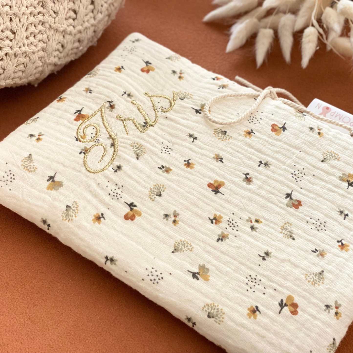Protège carnet de santé personnalisé écru à fleurs
