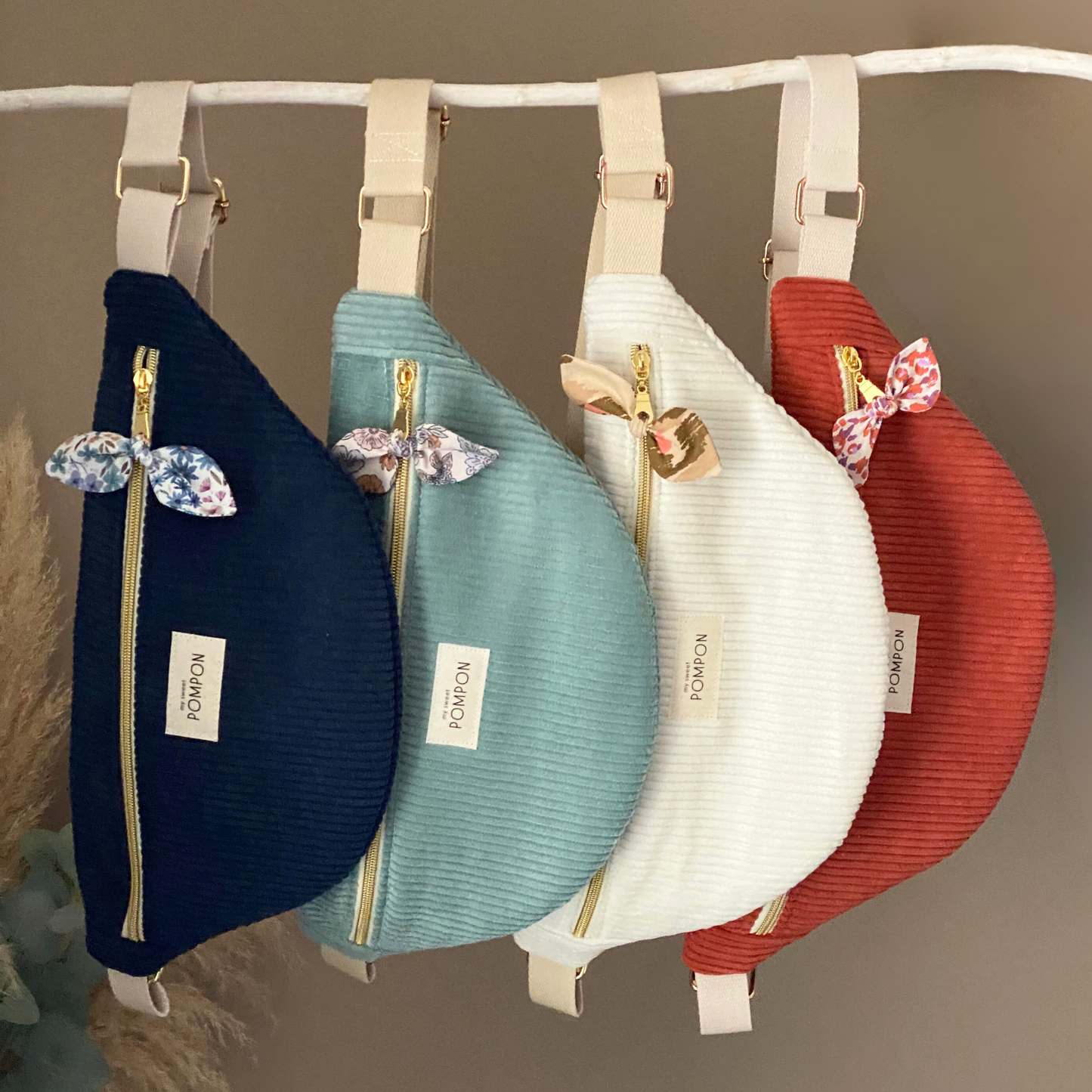 Sac banane femme en velours vert d'eau à fleurs