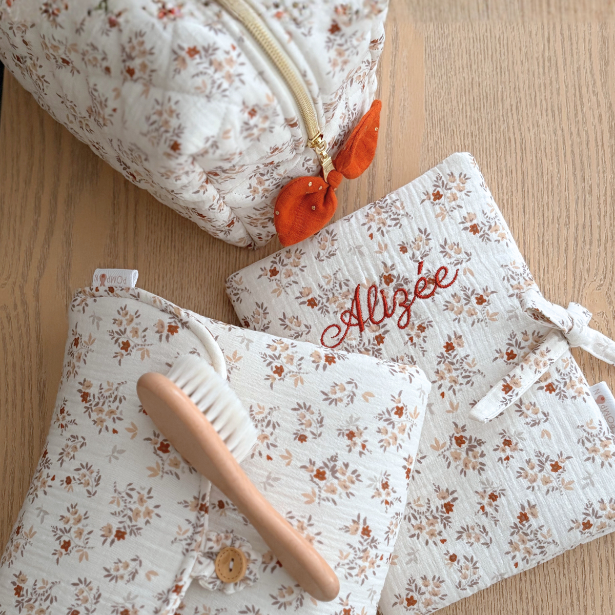 Matelas à langer nomade imperméable à fleurs écru en gaze de coton