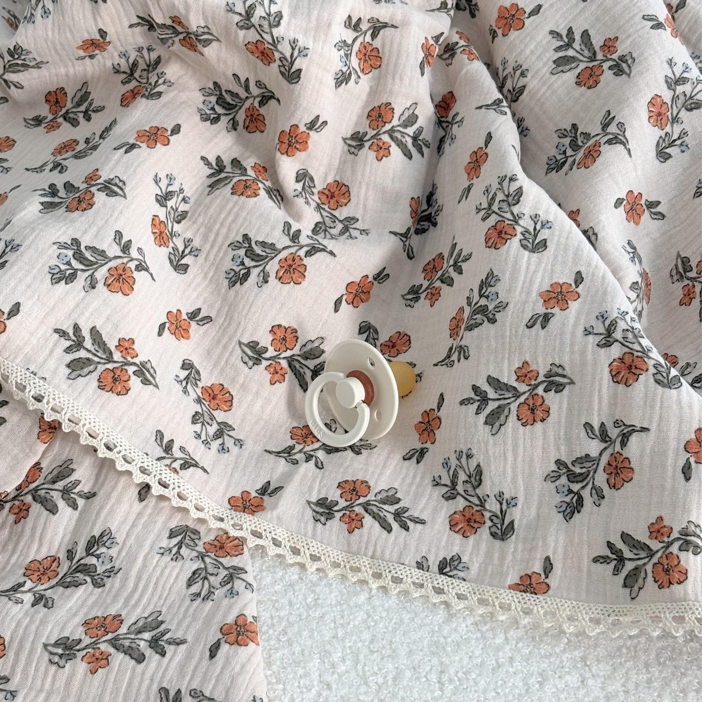 Couverture légère été bébé en gaze de coton à fleurs Léonie
