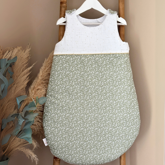 NOUVEAU Gigoteuse vert sauge à fleurs blanches