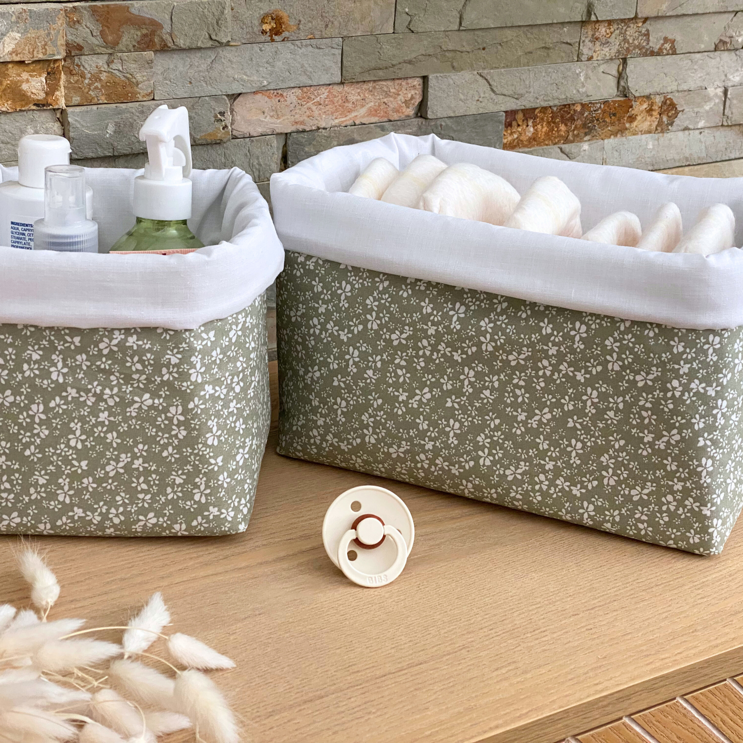 Paniers de rangement couches et produits bébé vert sauge à fleurs