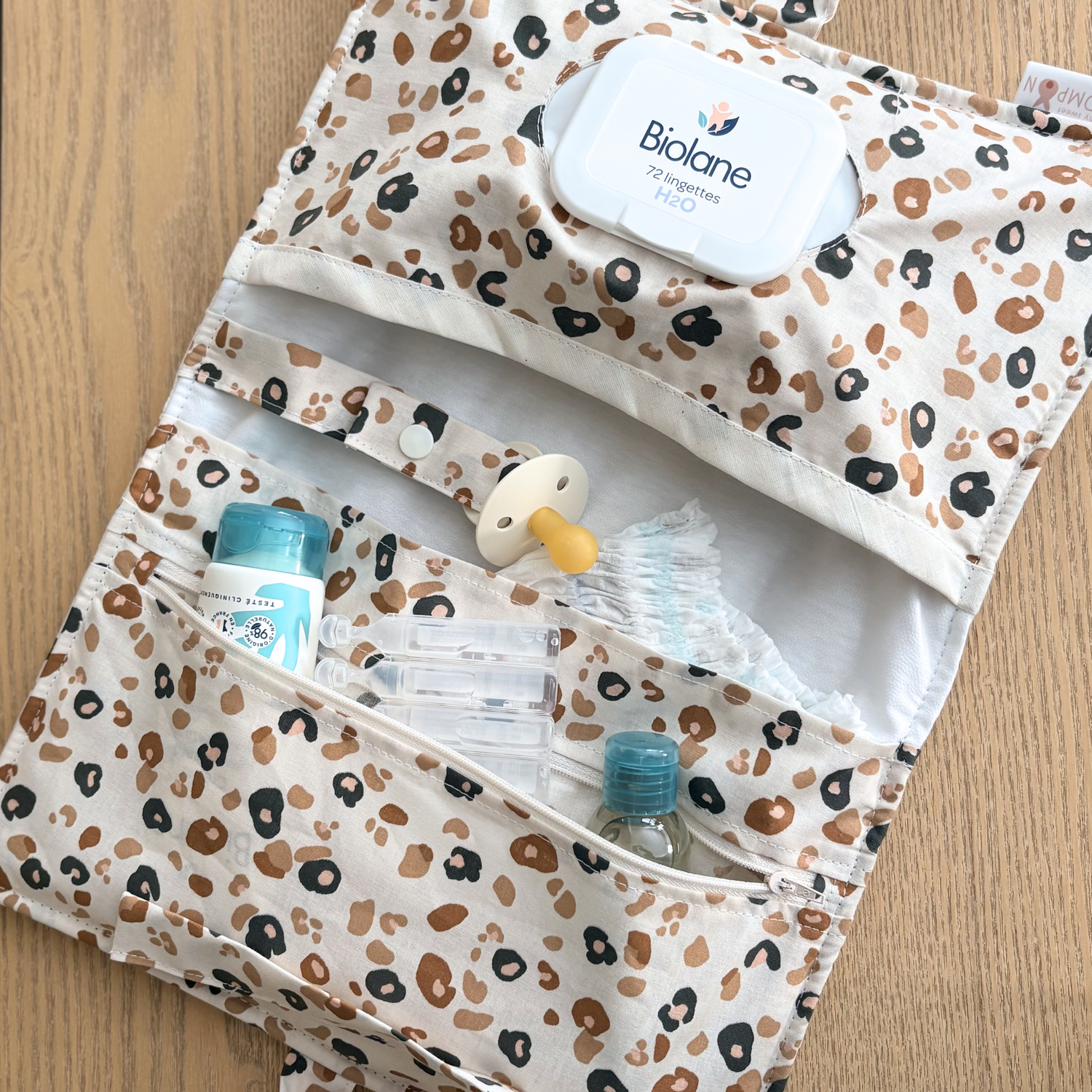 pochette organisateur couches lingettes léopard
