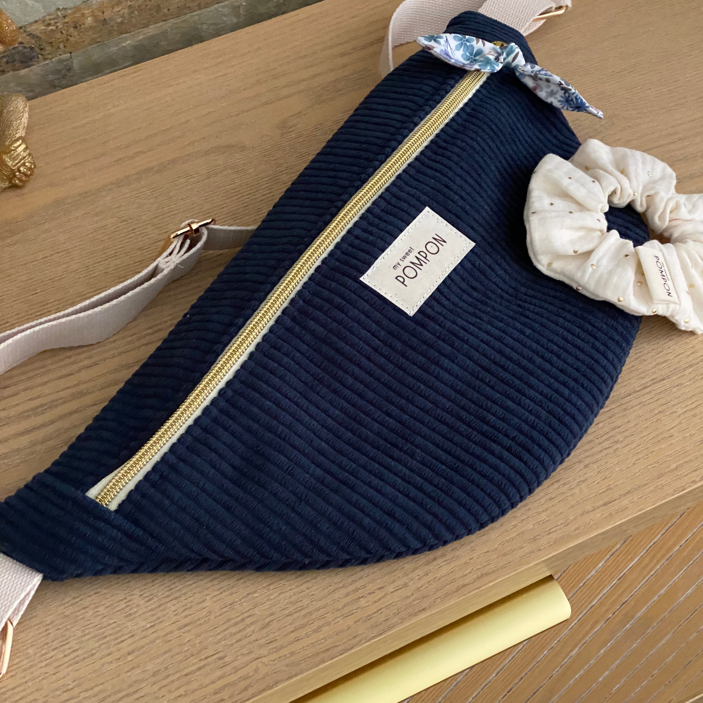Sac banane femme velours bleu marine à fleurs