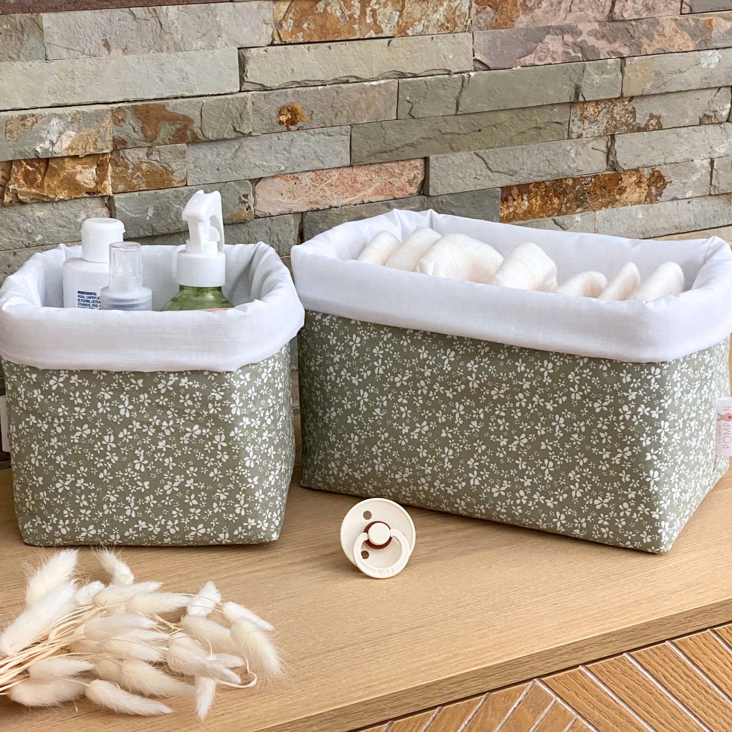 Paniers de rangement couches et produits bébé vert sauge à fleurs