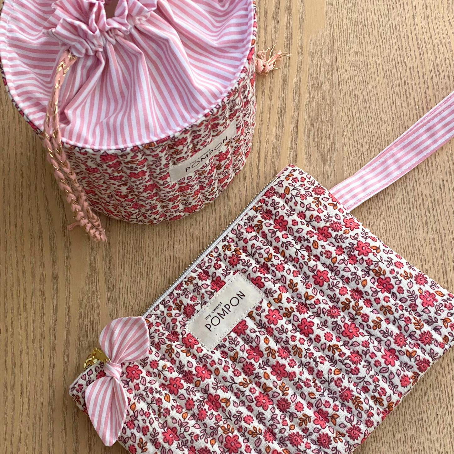 Trousse de toilette pochon à fleurs et rayures rose
