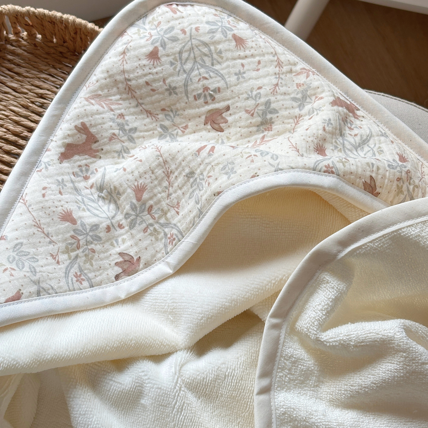 Cape de bain bébé en gaze de coton écru personnalisable