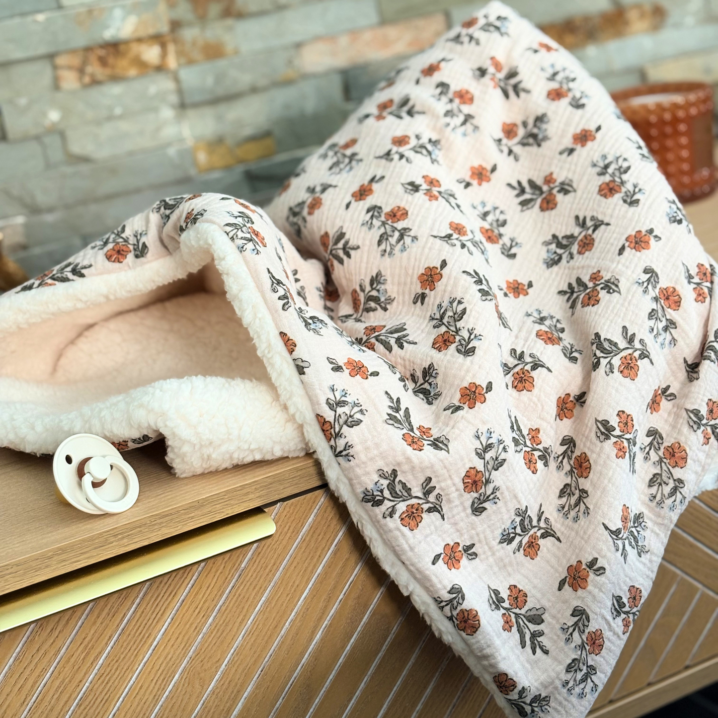 Couverture en gaze de coton à fleurs Léonie et sherpa écrue personnalisable