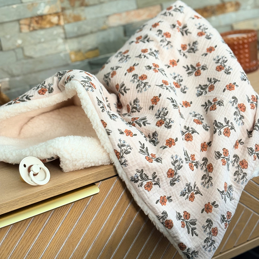 Couverture en gaze de coton à fleurs Léonie et sherpa écrue personnalisable