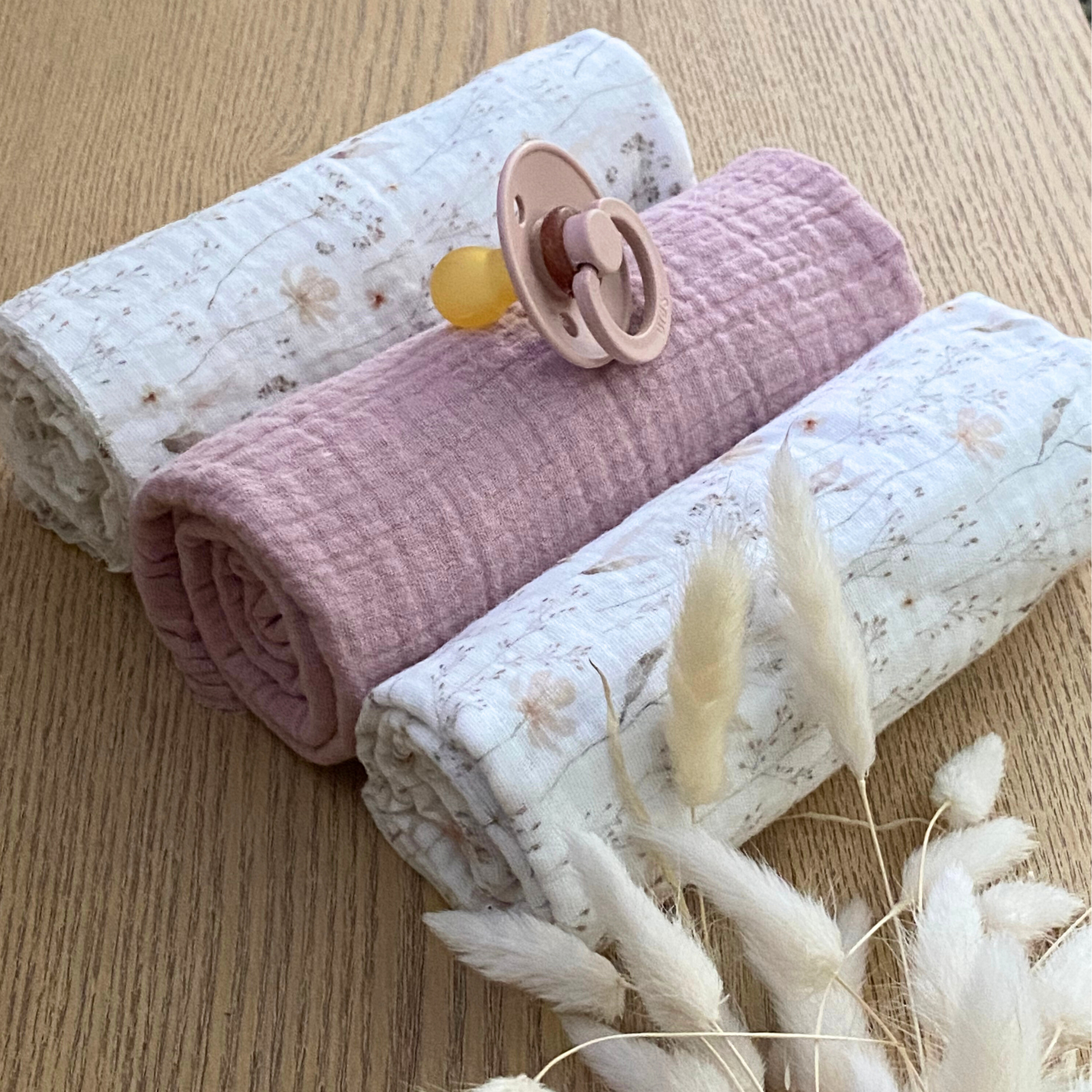 Lange bebe fille rose à fleurs pastel