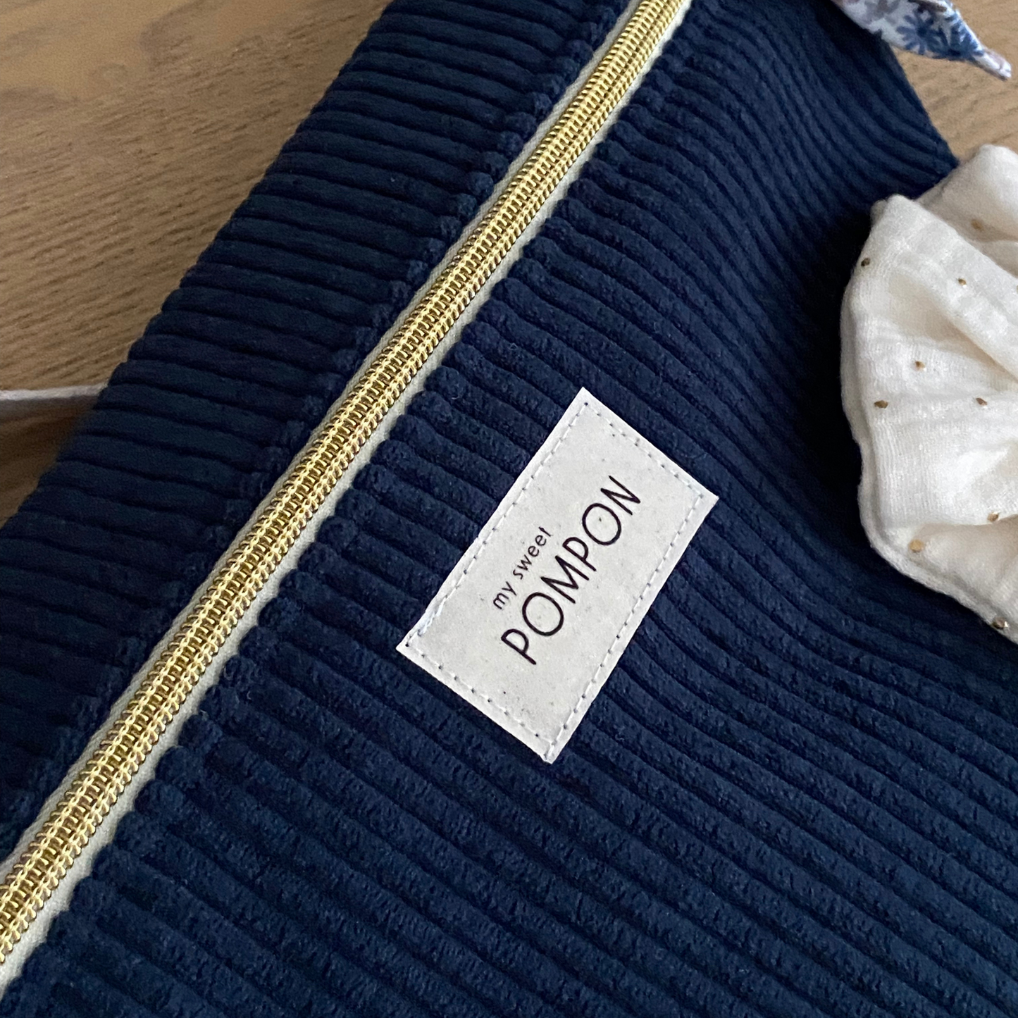 Sac banane femme velours bleu marine à fleurs