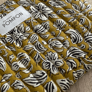 Trousse à maquillage matelassée motifs indiens noir moutarde