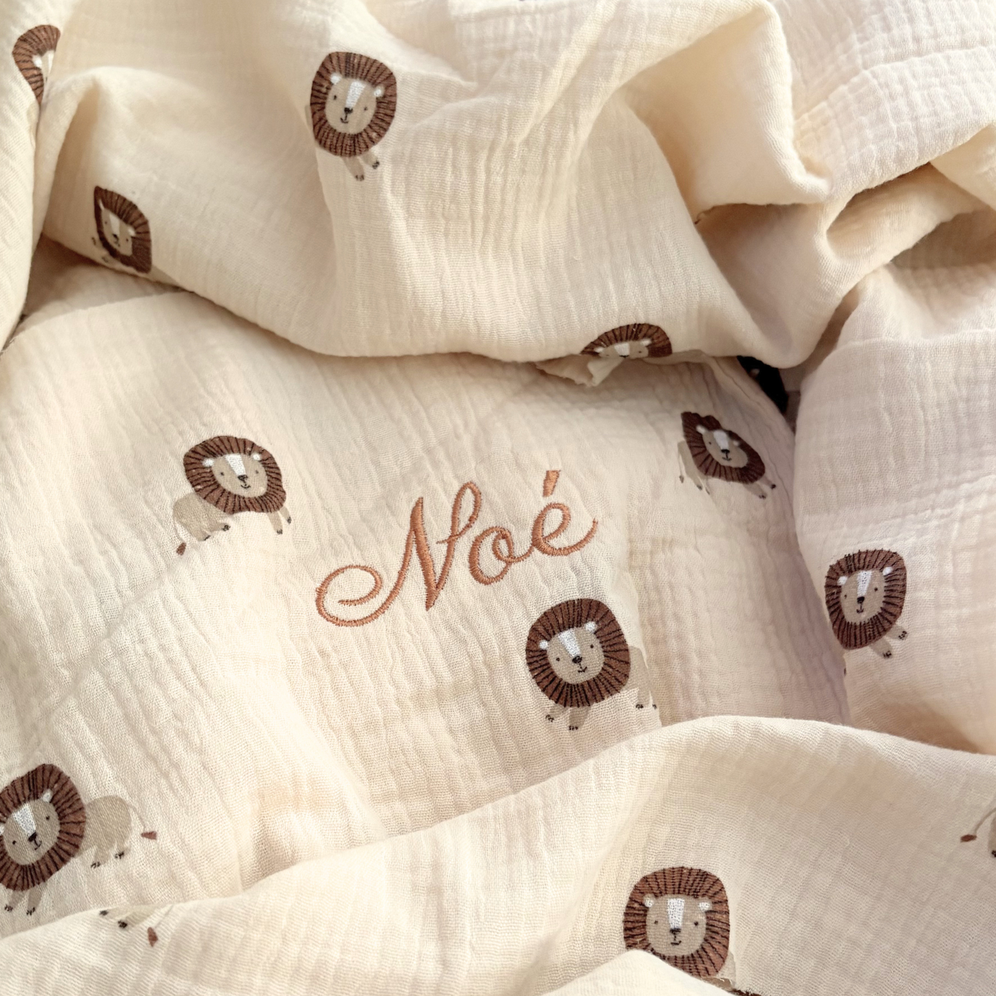 couverture bebe ete en gaze de coton personnalisé motif lion