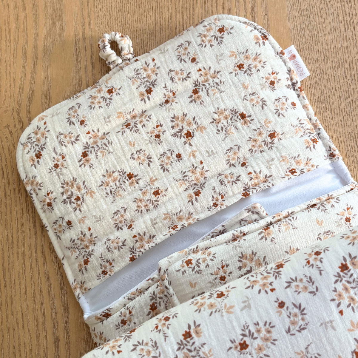 Matelas à langer nomade imperméable à fleurs écru en gaze de coton