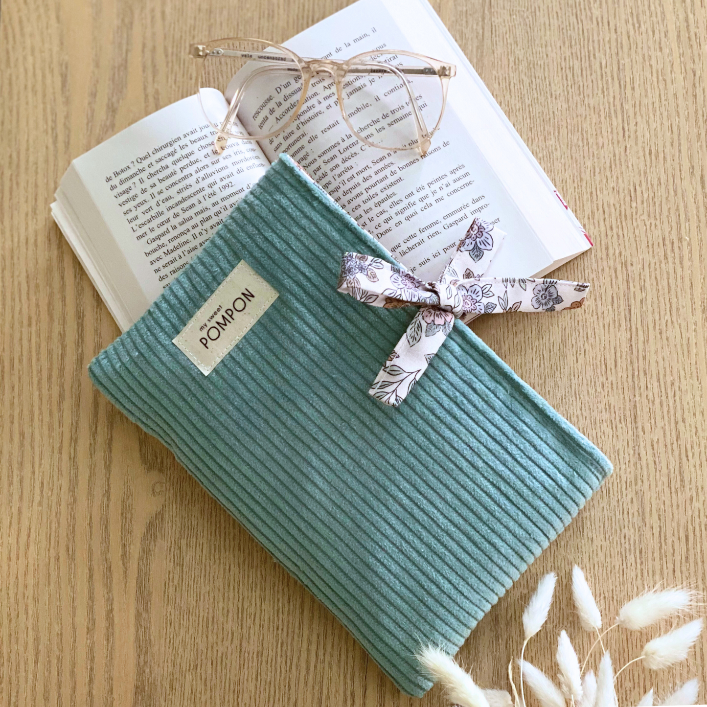 Housse pour livre de poche en velours vert d'eau Marion